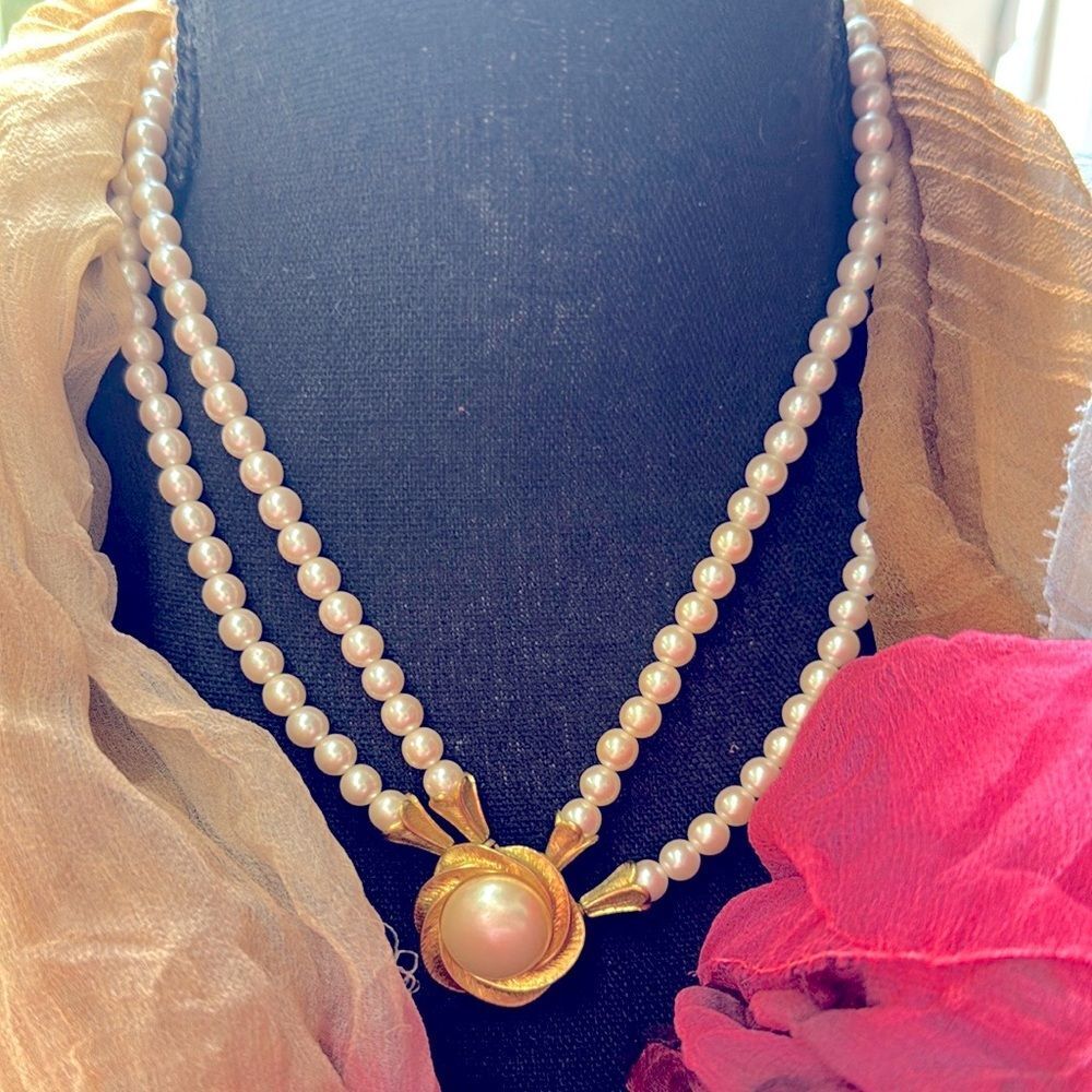 Vintage Richelieu‎ Faux Pearl Rhinestone Necklace 18 inches